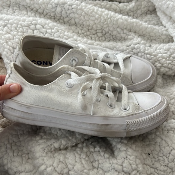 Women’s converse - Picture 2 of 5